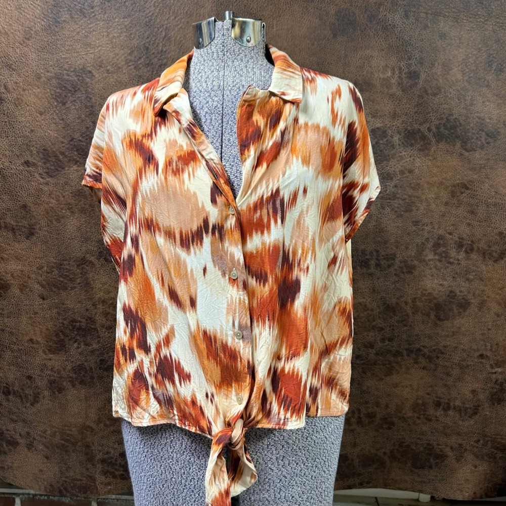Black Rainn burnt orange abstract tie front button down‎ in fall colors. Size L